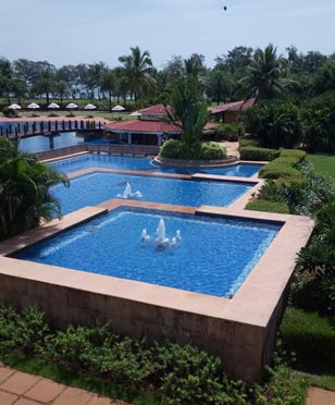goa-resort-pool